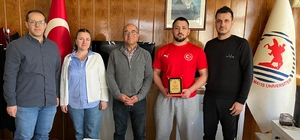 Bafra Meslek Yüksekokulu öğrencisi Türkiye Güreş Şampiyonası'nda çeyrek finale yükseldi