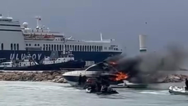 Çeşme'de motoryatta yangın paniği