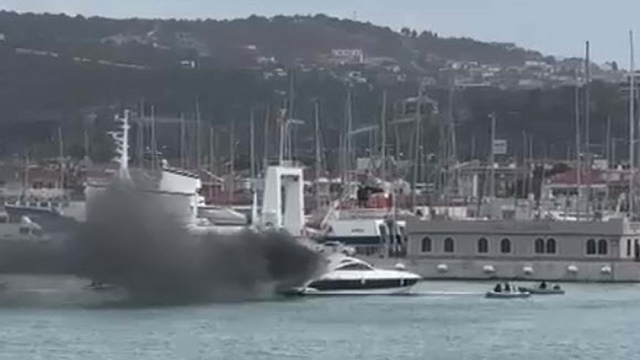 İzmir'de motoryat yangını