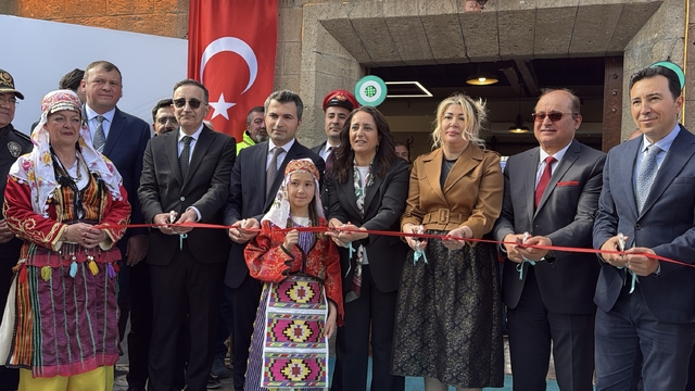 Burdur'da tarihi tren garında Millet Kıraathanesi açıldı