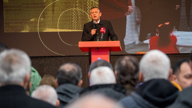 CHP Genel Başkanı Özel: "CHP büyük bir saldırı altında"
"İliğimize kemiğimize kadar Cumhuriyet Halk Partiliyiz"
CHP Genel Başkanı Özgür Özel memleketi Manisa'da toplu açılış törenine katıldı