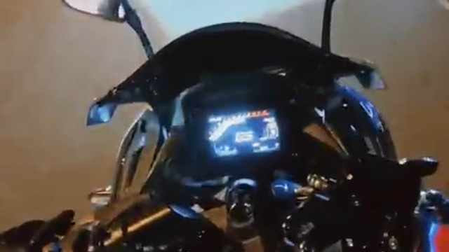 Otomobille çarpışan motosikletli yaralandı: Kaza anı kamerada