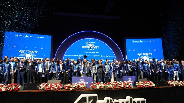 Bakan Kacır, yeni nesil 407 yazılımcı gencin heyecanını paylaştı