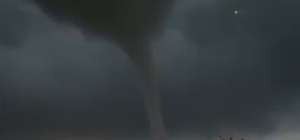 Mardin'de sağanak öncesi çıkan hortum kamerada