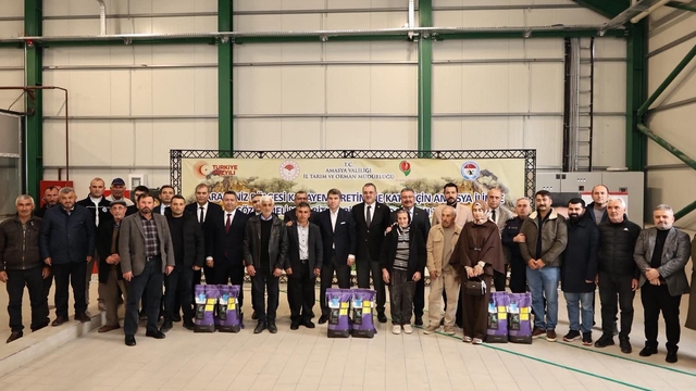 Amasya'da çiftçilere 16 bin kilo yonca tohumu desteği