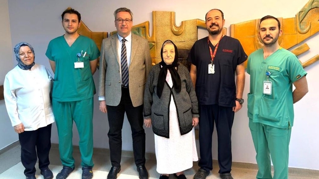 Kayseri'de 72 yaşındaki hastanın kalça çevresinden 3,7 kiloluk tümör çıkarıldı