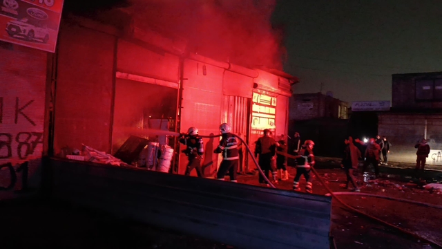 Şanlıurfa'da hurdacı dükkanında korkutan yangın