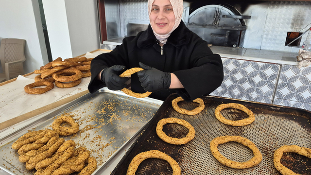 3 çocuk annesi Gamze, baba mesleği fırıncılığı sürdürüyor