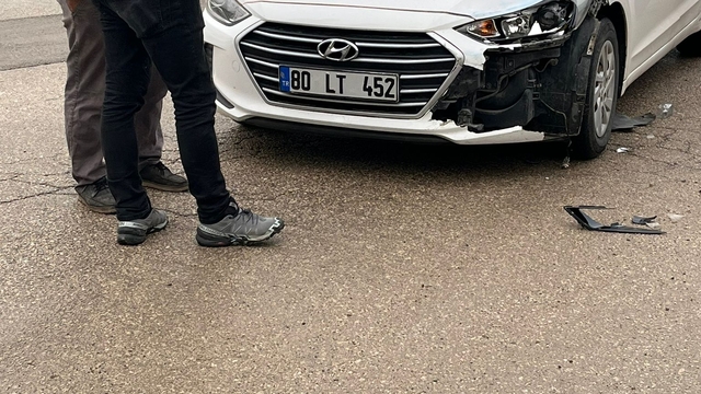Adana'da otomobille çarpışan motosikletin sürücüsü yaralandı