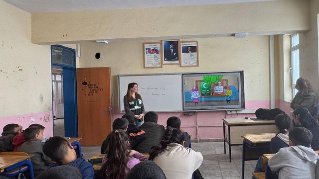 Kars Çerme Ortaokulu öğrencilerine bağımlılıkla mücadele eğitimi verildi