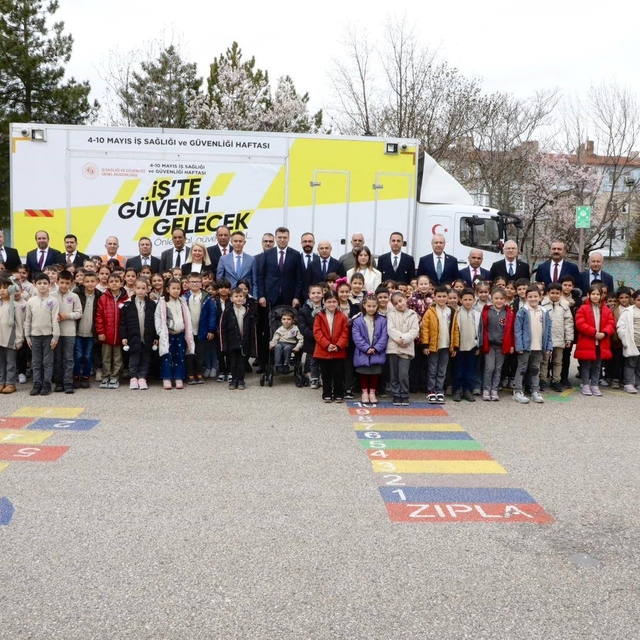 Miniklere 'Güvenli Gelecek' eğitimi