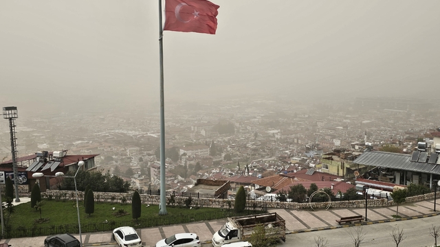 Hatay'da toz taşınımı etkisini sürdürüyor