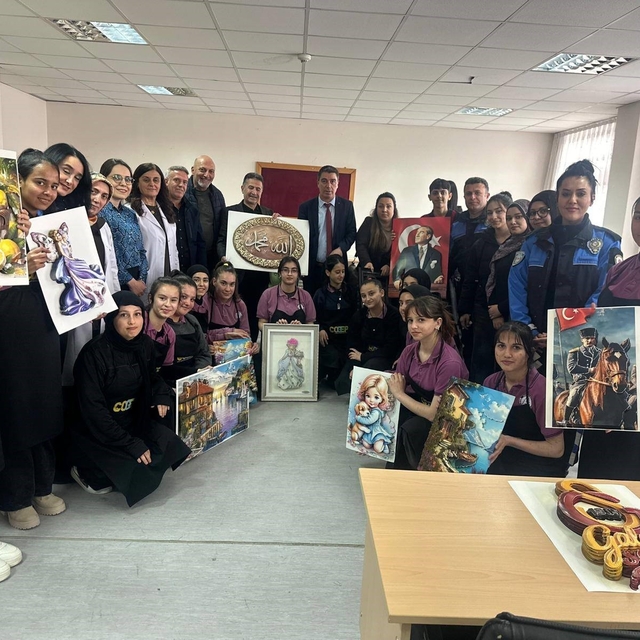 Polisten öğrencilere destek: Kâğıt rölyef kursu ziyaret edildi