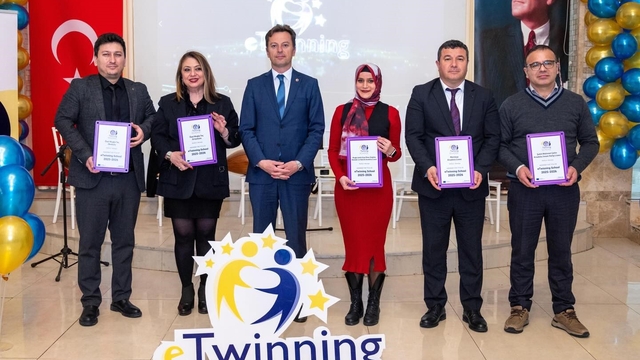 Muğla'nın eğitim yıldızları ödüllendirildi