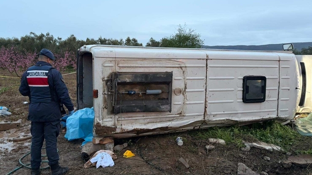 Bursa'da minibüsün devrilmesi sonucu 1 kişi öldü, 12 kişi yaralandı