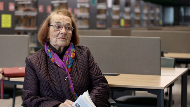 Emekli öğretmenin kitap sevgisi 73 yıldır sürüyor