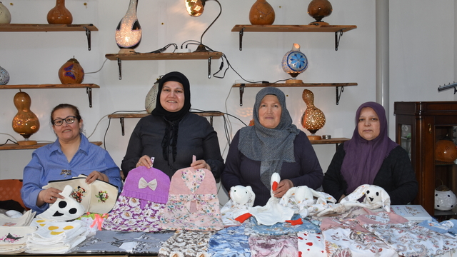 Kadınlar kooperatif çatısı altında işi öğrenip üretime geçiyor