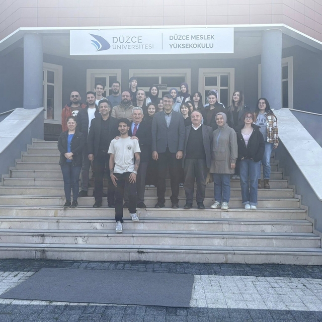 Altundal mezun olduğu okulda derse katıldı