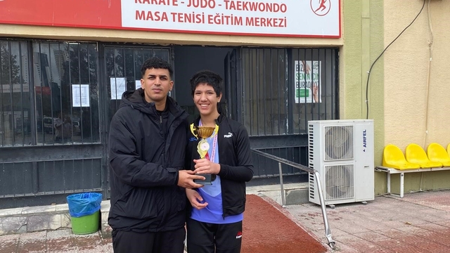 Aliağa'nın özel sporcularından çifte şampiyonluk