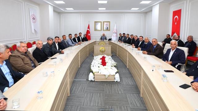 Vali Osman Varol, muhtarlarla istişare toplantısı yaptı