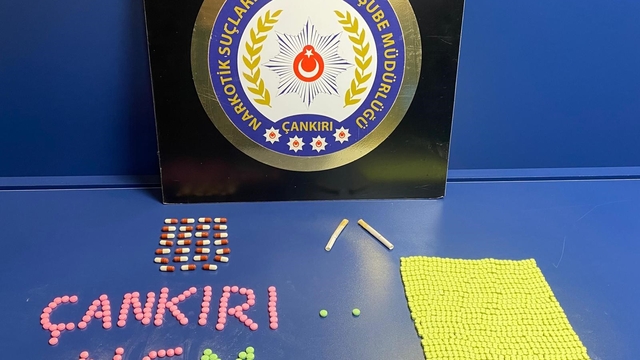 Kurye kılığında uyuşturucu taşıyan şahıs yakalandı