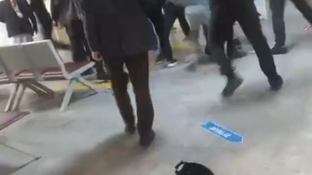 Hastane acilinde kavga kamerada