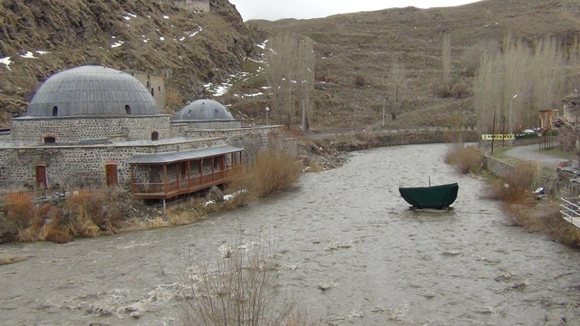 Kars Çayı'nın debisi yükseldi