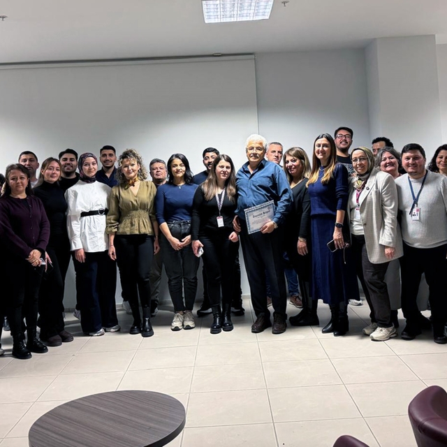 Hastanenin 40 yıllık emektarı için veda töreni