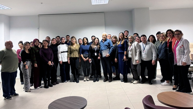 Hastanenin 40 yıllık emektarı için veda töreni