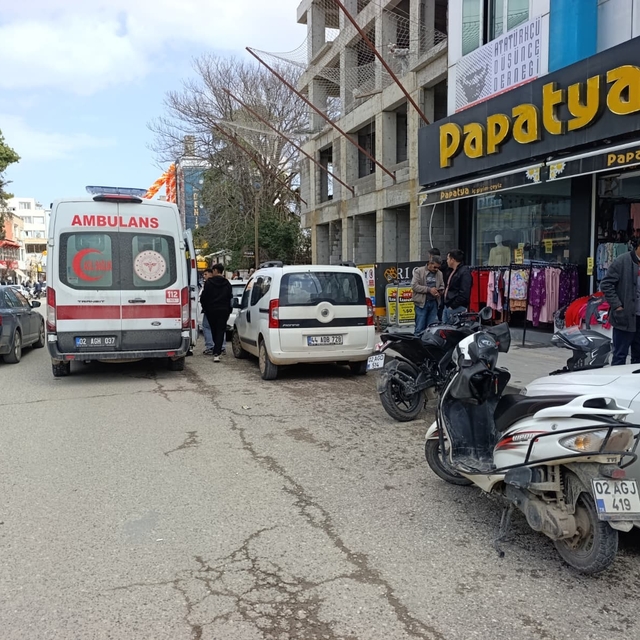 Motosikletin çarptığı yaya yaralandı