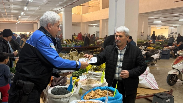 Mersin Bozyazı'da polis ekipleri dolandırıcılık olaylarına karşı bilgilendirme yaptı