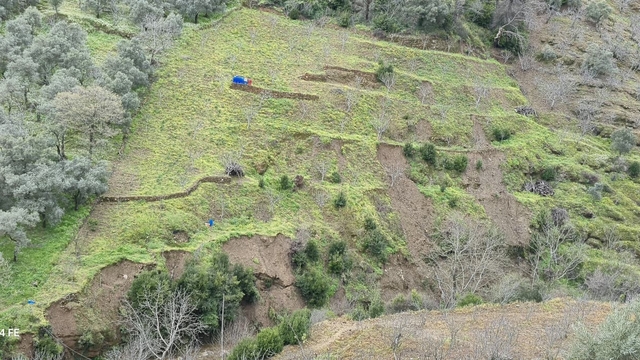 Aydın'da sağanak yağışlar sonrası dağlarda heyelan oluştu