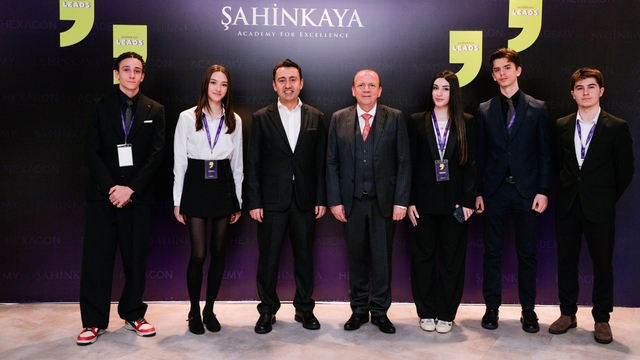 Şahinkaya Girişimcilik Zirvesi 2026 ilham veren konuklarıyla sürüyor
Bursa Ticaret Borsası Başkanı Özer Matlı:
"Severek yap, büyük düşün"