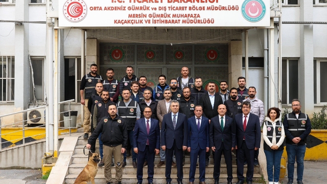 Mersin Limanı'nda 19 kilo kokain ele geçirildi, vali ekibi tebrik etti