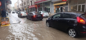 Uzunköprü’de sağanak; yollar göle döndü