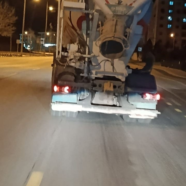 1 kilometre boyunca yola beton döken miksere 191 bin lira ceza kesildi