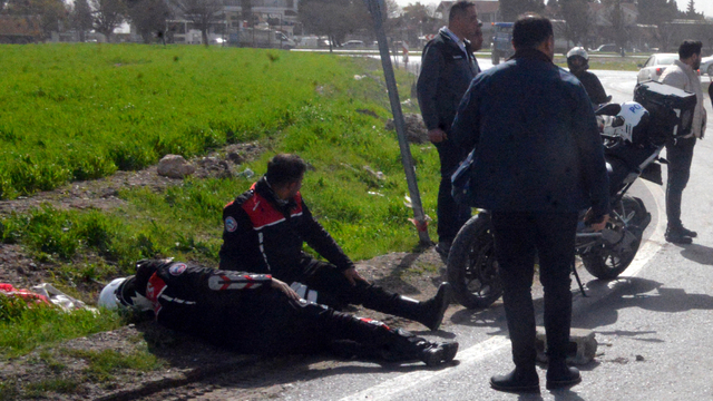 Babasından izinsiz aldığı otomobille polislere çarptı: 2 yaralı