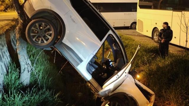 Lüleburgaz'da otomobil AVM otoparkına araç uçtu