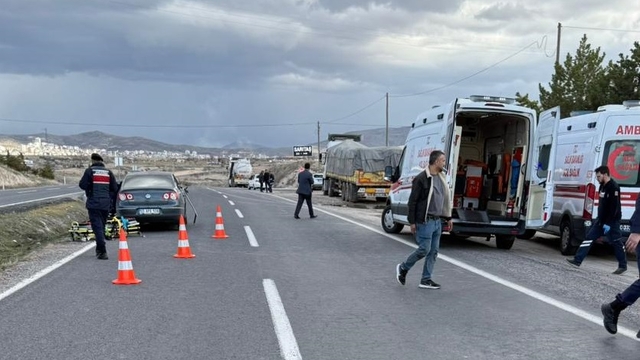 Nevşehir'de TIR'la çarpışan otomobildeki çocuk öldü, anne ve baba yaralandı