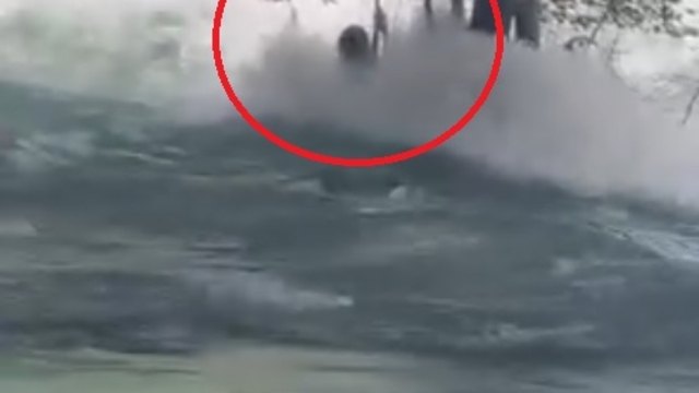 Mersin'de Berdan Çayı'na atlayan genç, suda kayboldu (2)