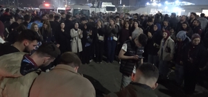 Trabzonsporlu taraftarlar Galatasaray galibiyetini kutladı