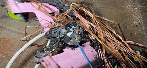 Yanan elektrik kablosu korkuttu