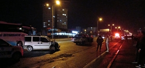 Seyir halindeyken arızalan minibüse hafif ticari araç çarptı: 6 yaralı