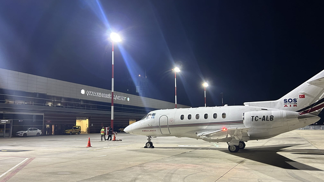 Çanakkale'de rahatsızlanan bebek, ambulans uçakla Ankara'ya sevk edildi