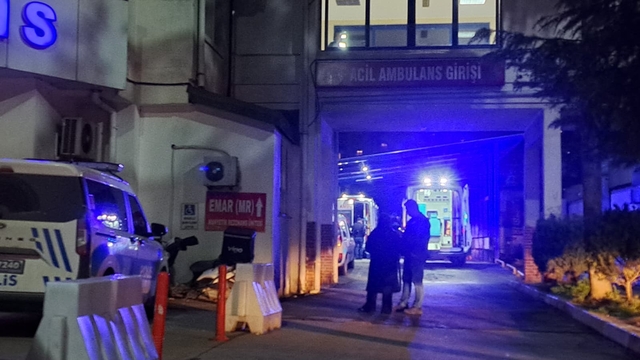 Evinde çıkan yangında ağır yaralandı