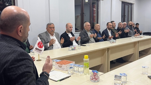 MHP Kavak teşkilatı Alparslan Türkeş'i andı