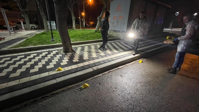 Karaman'da tüfekle rastgele ateş açıldı: Saçmalar otomobil ile binaya isabet etti