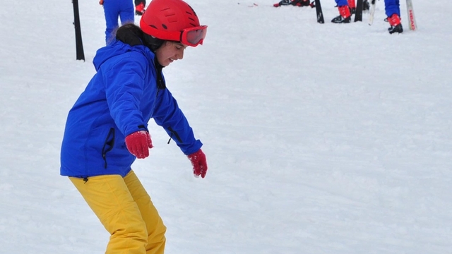 Kars'ta 2 bin ilkokul öğrencisi kayakla tanıştı