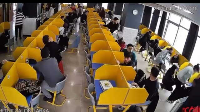 Van'daki depremde, dershanede öğrencilerin yaşadığı panik kamerada