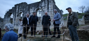 Düzce için siyaset üstü zirve Başkan Özlü, siyasi parti il başkanlarını aynı masada buluşturdu "Düzce tarihinin en büyük içme suyu yatırımlarını yapıyoruz" "Düzce’nin şehir kimliğini oluşturuyoruz"